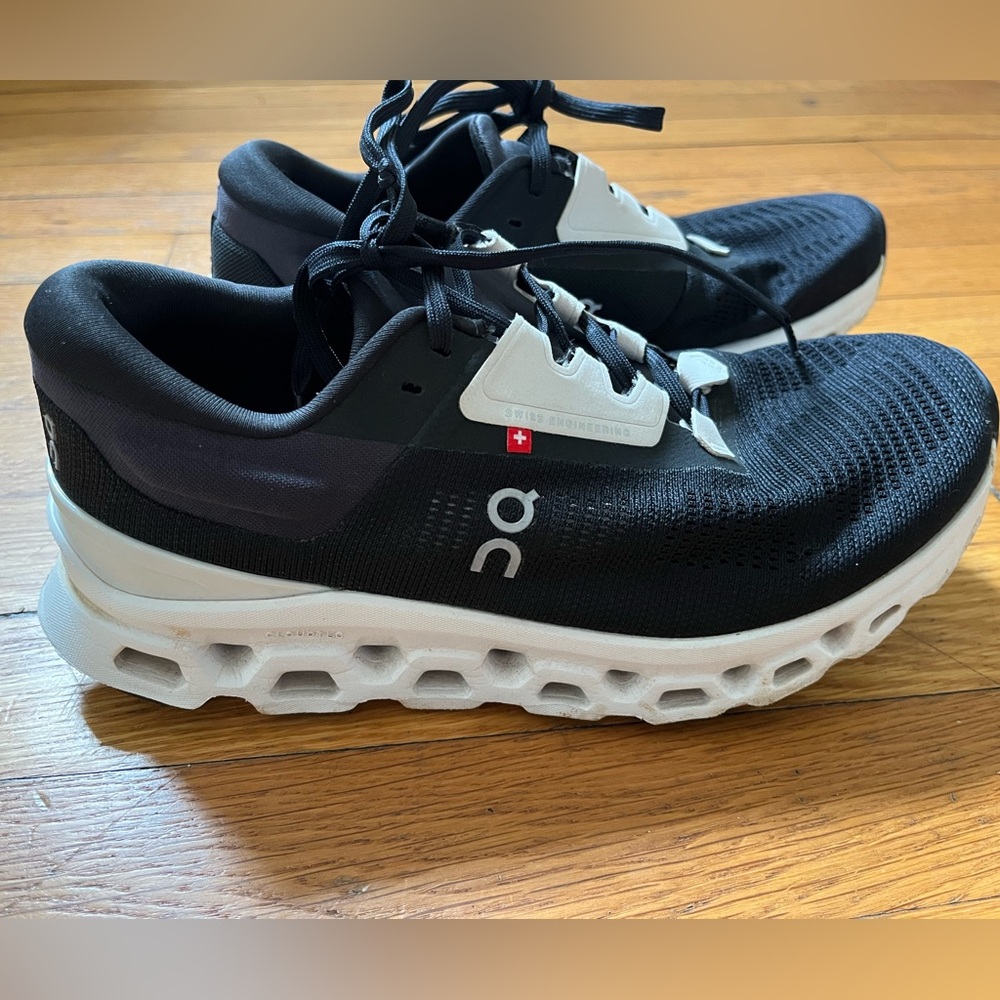 On cloud stratus women’s 8